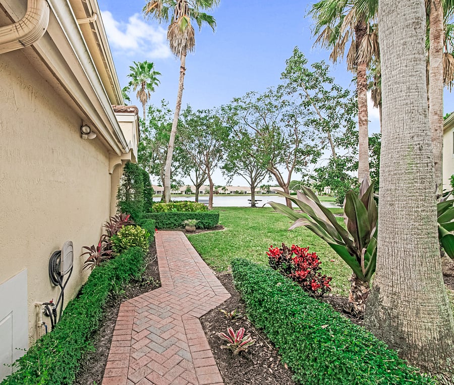 Furnished Finder property 880191_1 photo 2