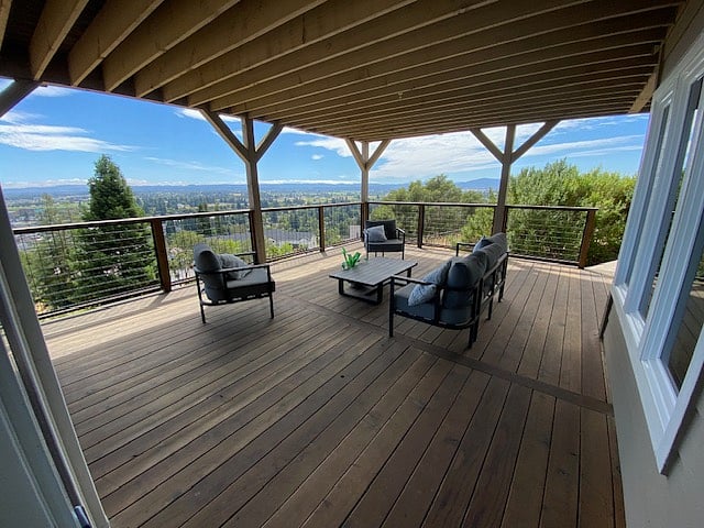 Private 400 sq foot deck