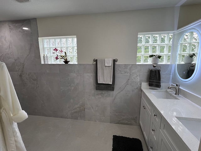 Large Main Bathroom