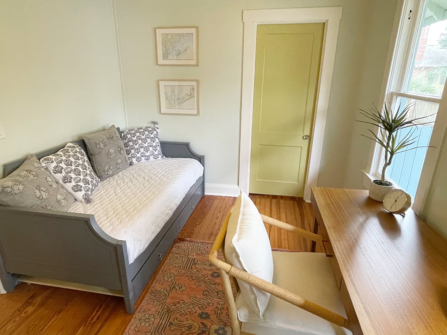Office/ 3rd bedroom with twin mattress daybed & twin mattress pull out trundle.
