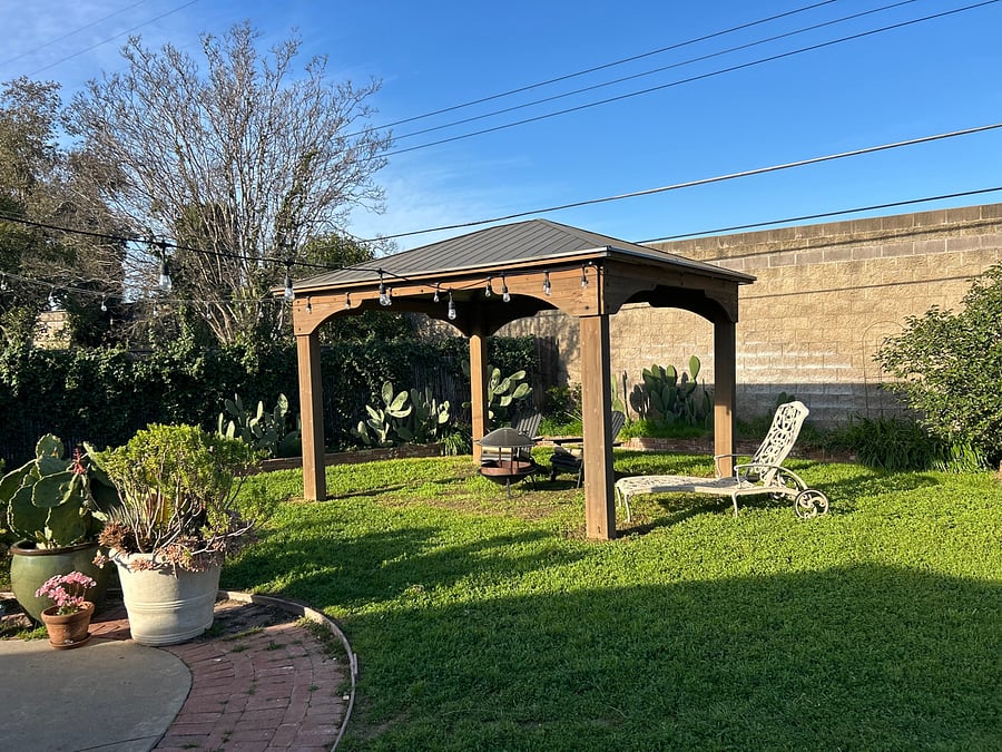 Backyard/Pergola