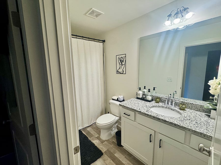 Guest Bathroom (Shared)