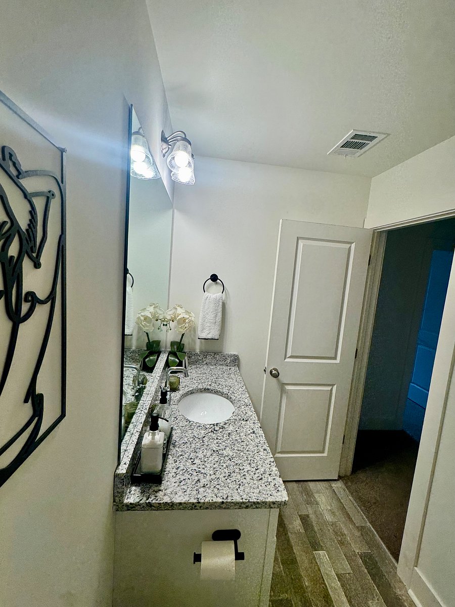 Guest Bathroom (Shared)