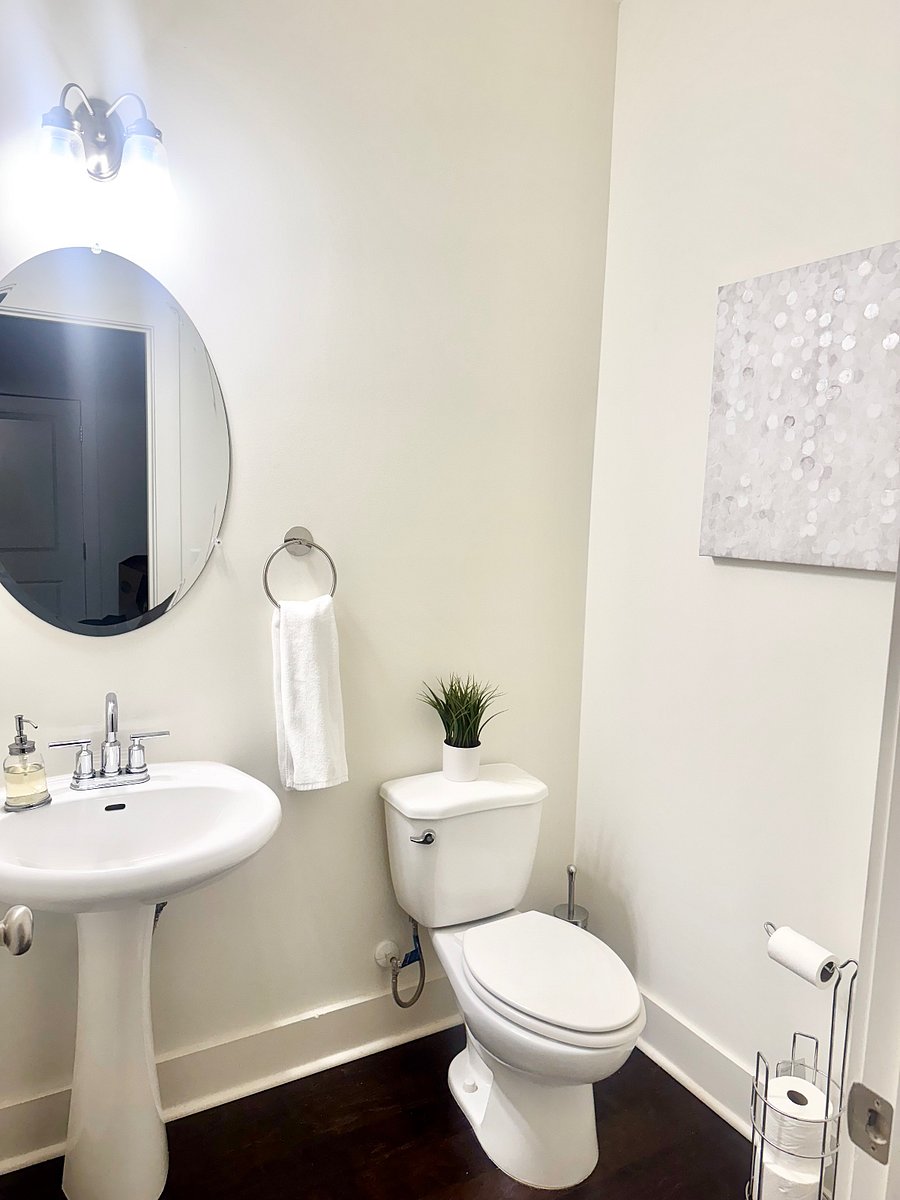 1/2 Bathroom 