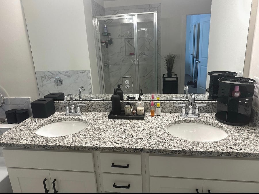 Master Bathroom (Marble Floors/Shower, plunge tub), WalkIn Closet 