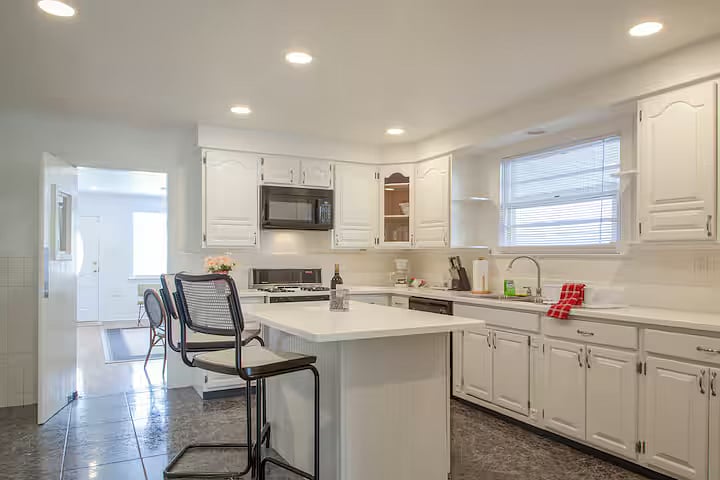 Furnished Finder property 880393_1 photo 3