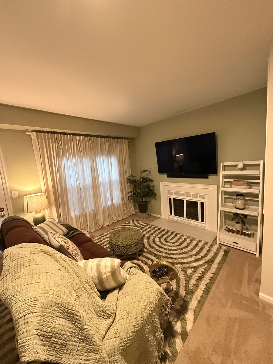 Furnished Finder property 880479_1 photo 3