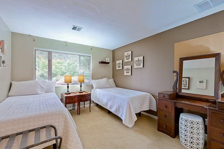Can be split cal king bedroom or 2 twin xl beds.