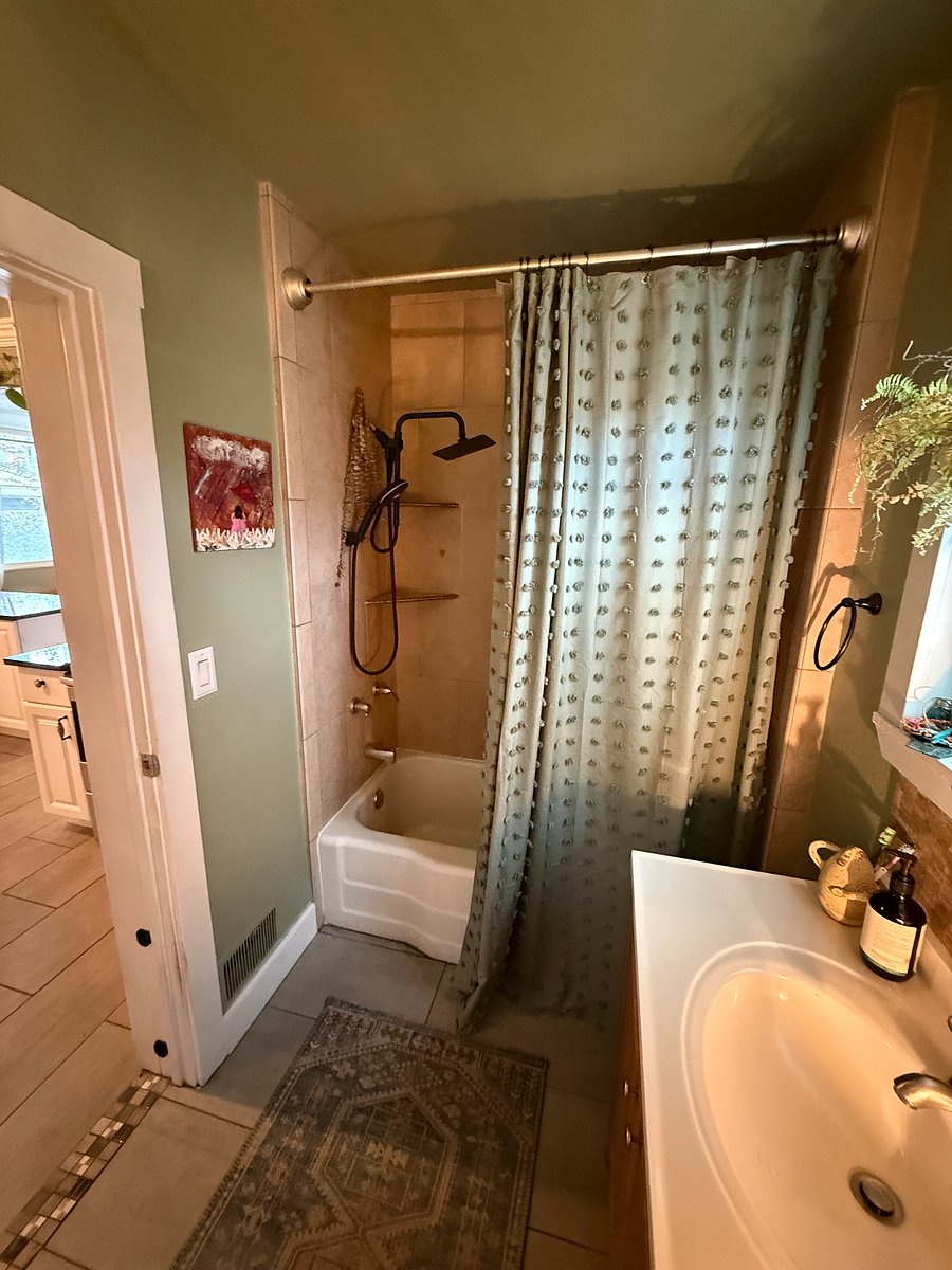 Bathroom - angle 2