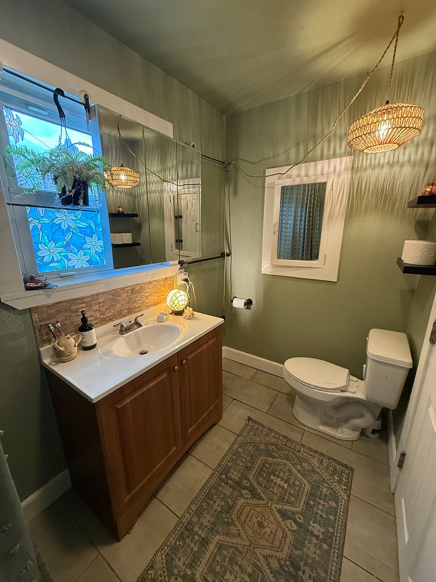 Bathroom - angle 1