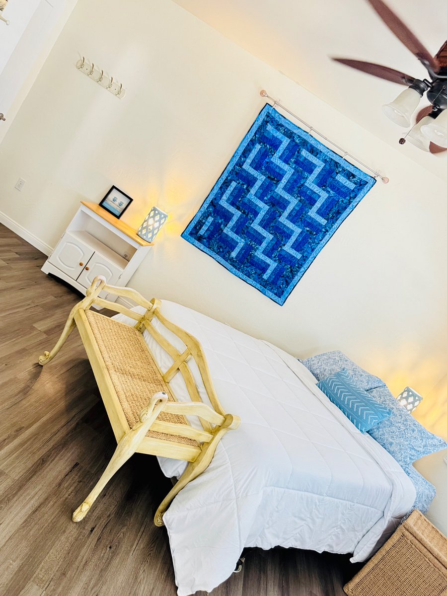 Bedroom with queen size bed