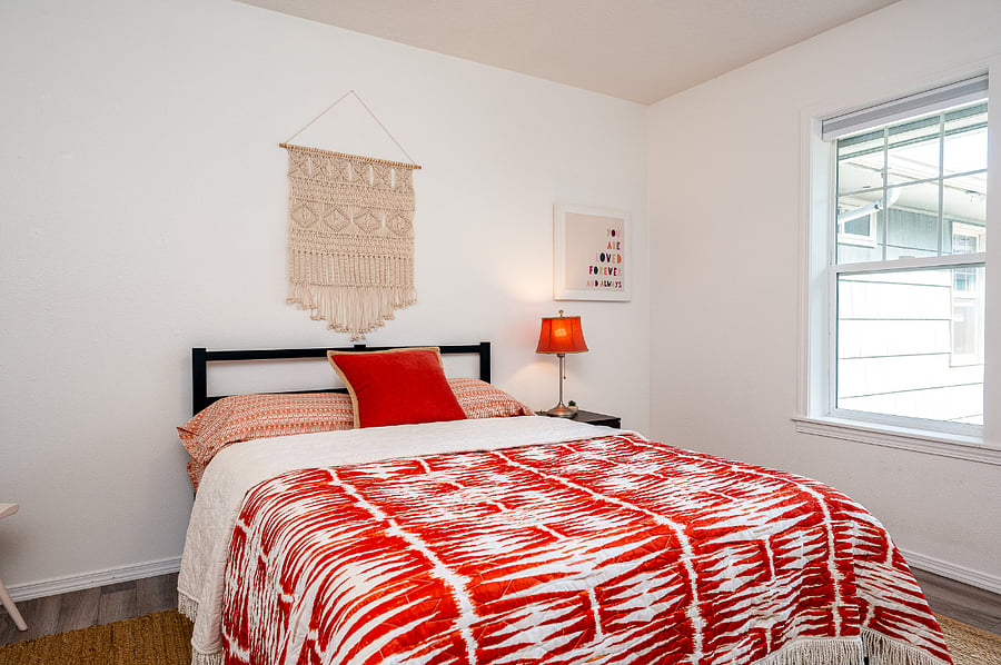 Full size bed