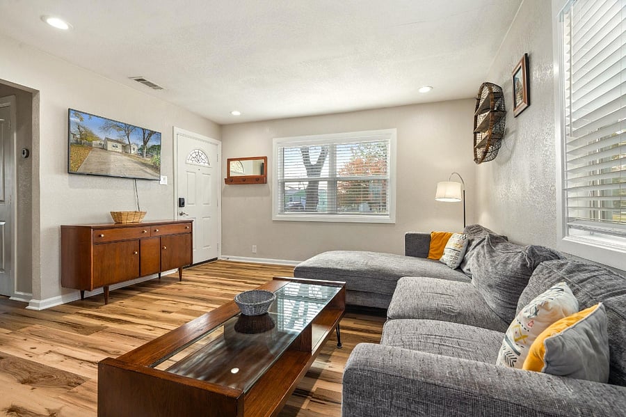 Furnished Finder property 880748_1 photo 3