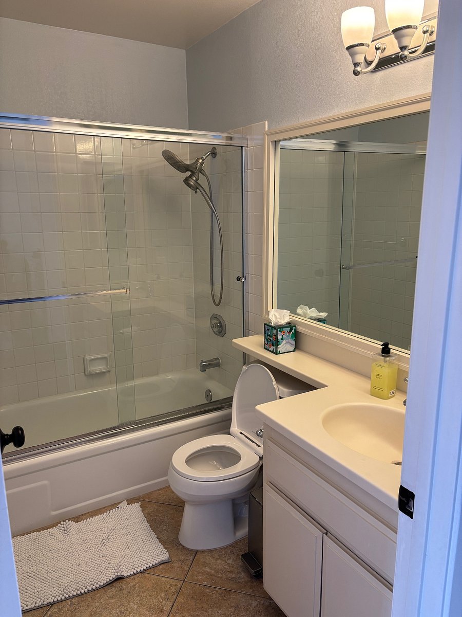 Upstairs hall bathroom