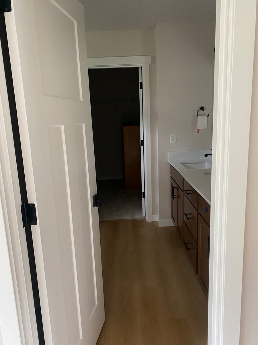 Room B Bathroom