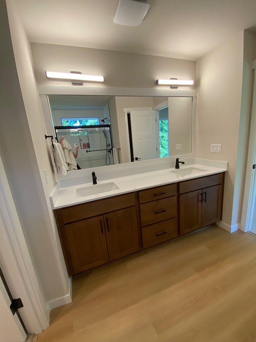 Room B Bathroom