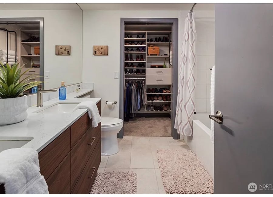 Walk in closet