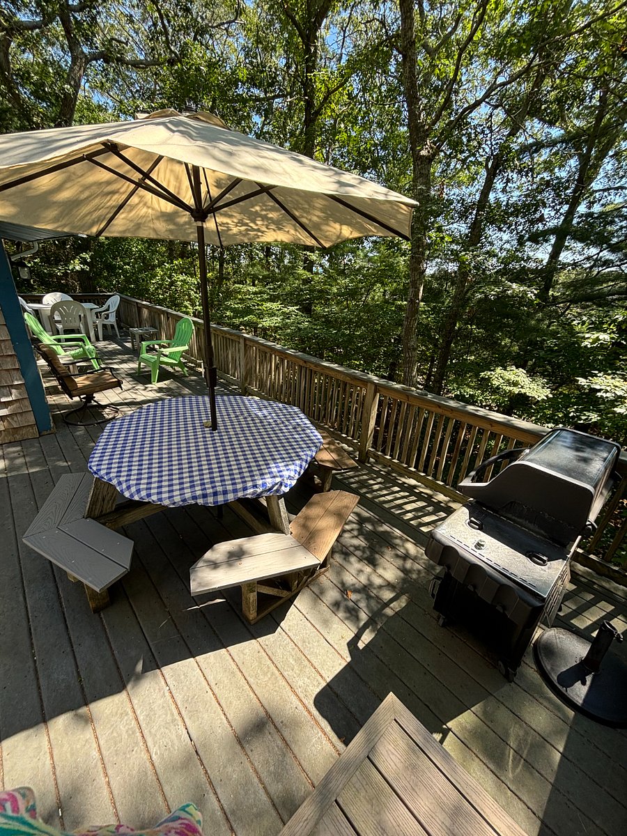 Tenants love the large deck with shade & breeze from mature trees