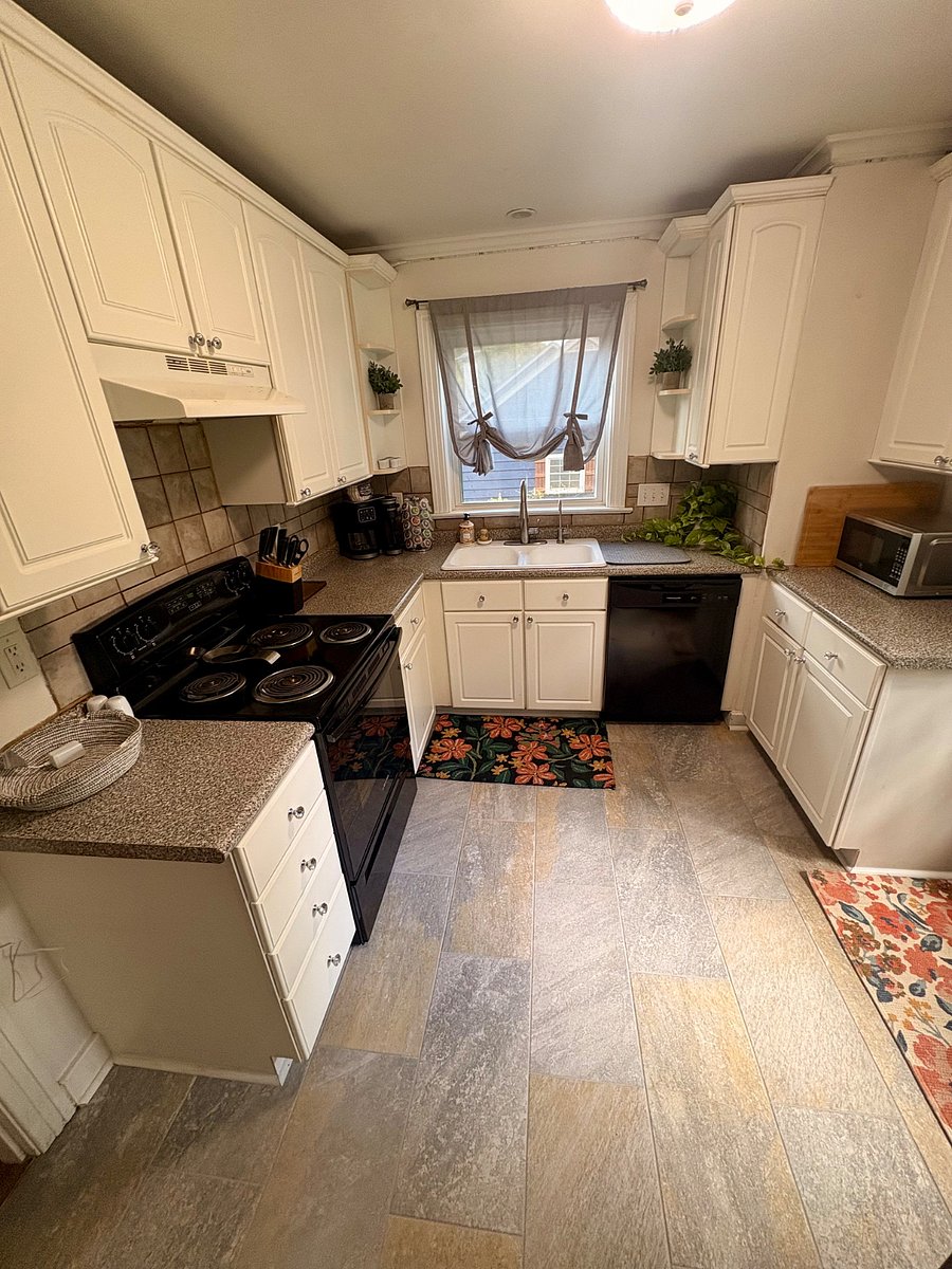 Fully equipped kitchen with new dishwasher