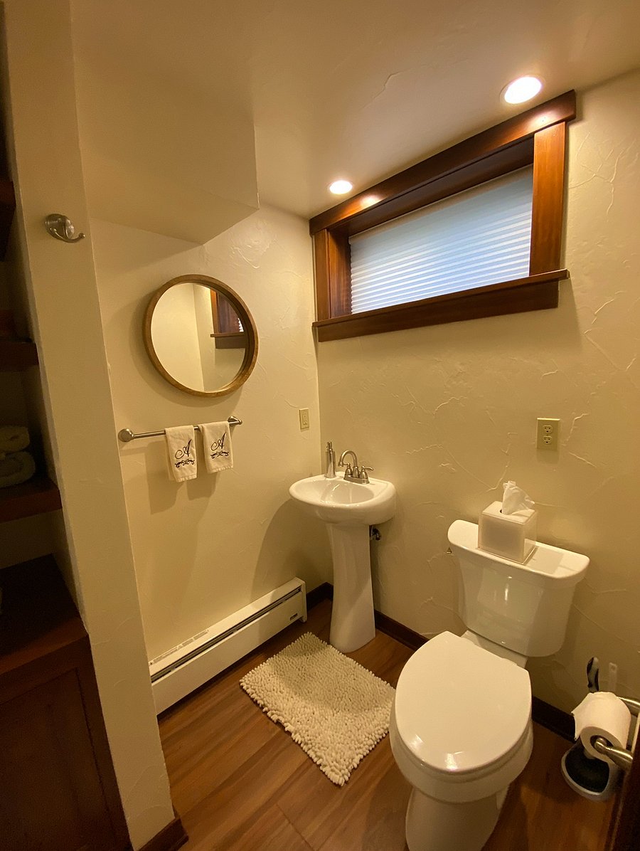 All towels, soaps, toilet paper and cleaning products included for your convenience. (Full bath towels not shown here)