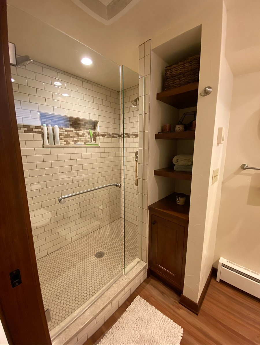 Double shower heads at both ends.