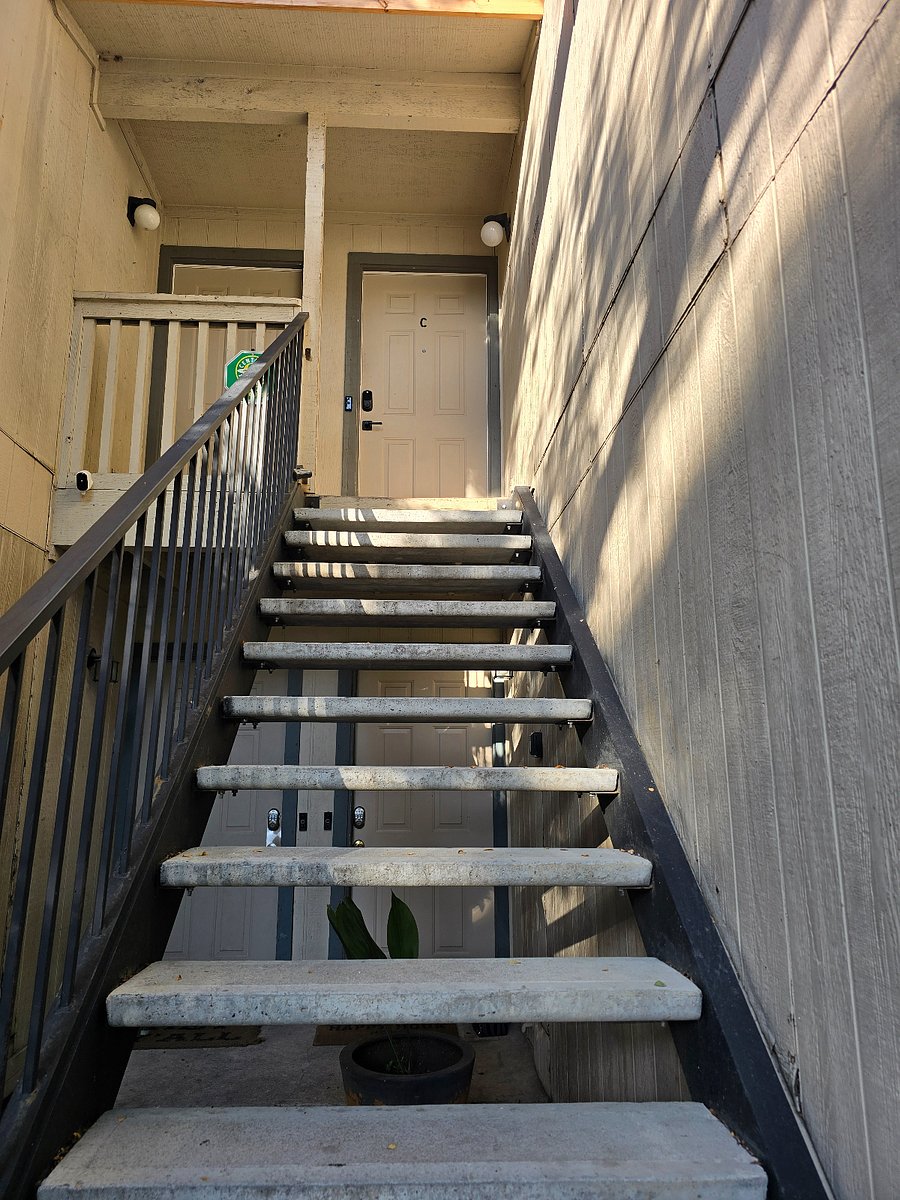 1 flight of exterior stairs, 2nd story unit