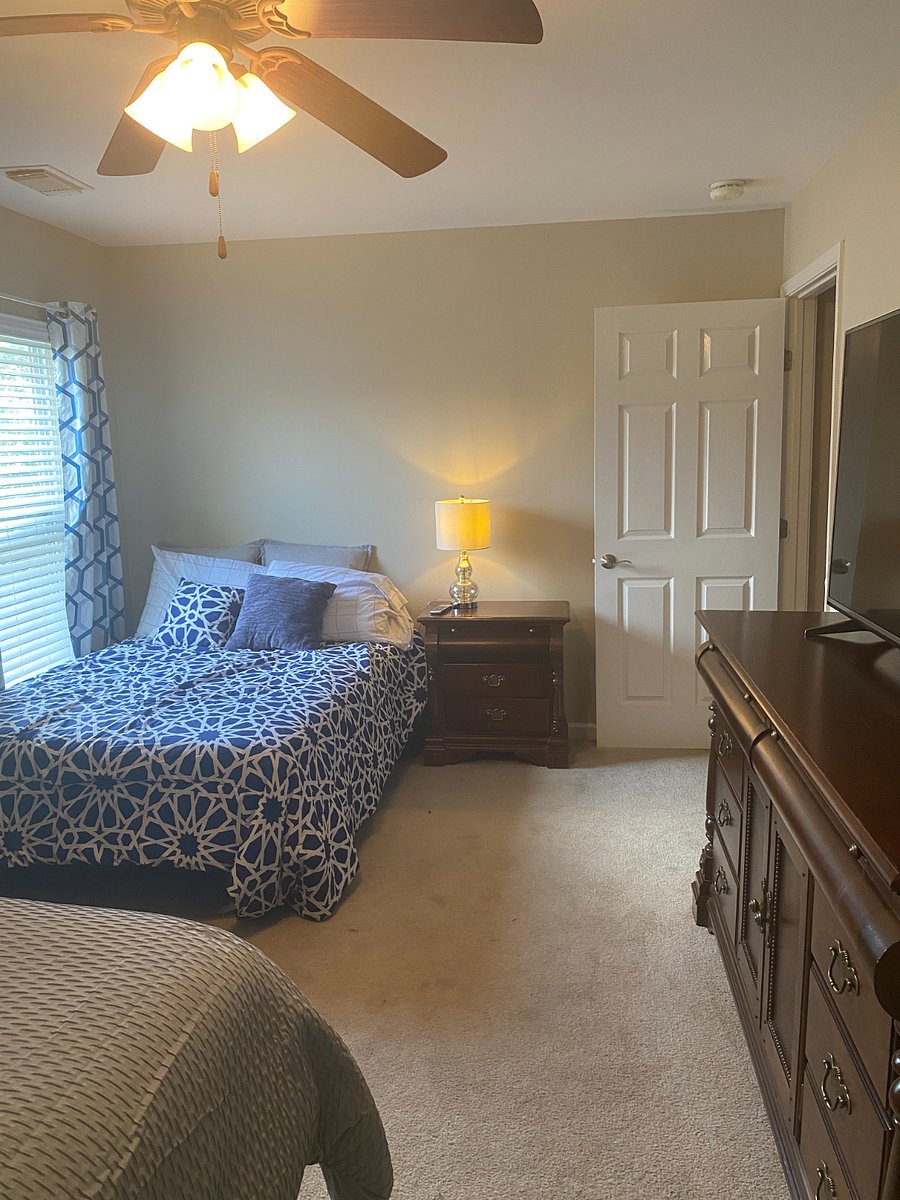 Full bed with adjustable base
Large bedroom contains a queen bed and an adjustable full bed. 