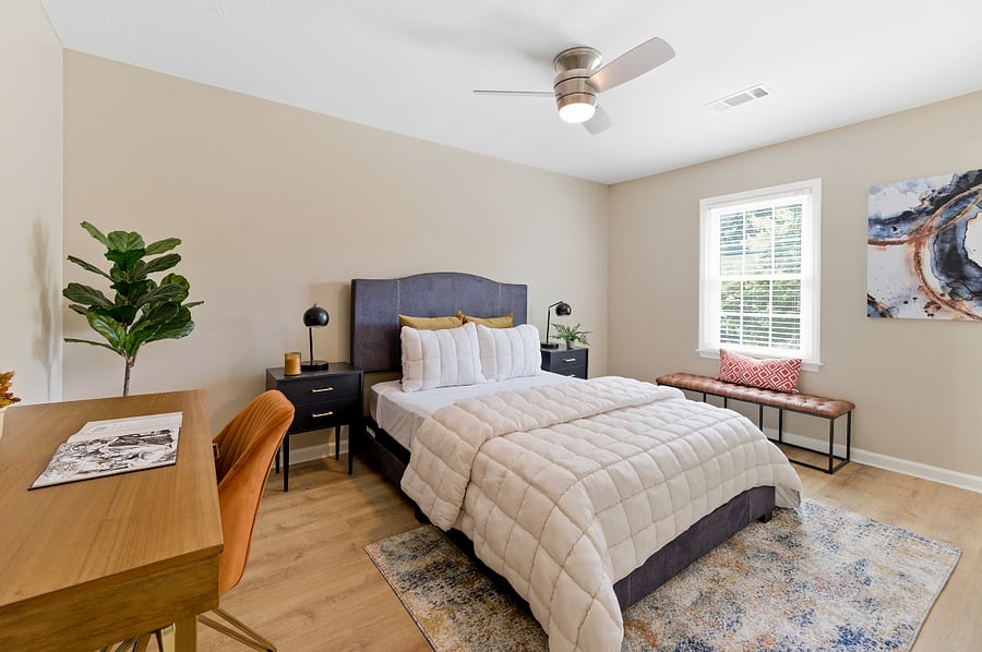 Queen Bedroom 