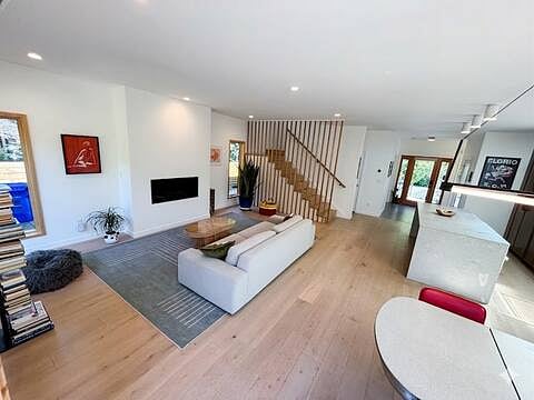 Furnished Finder property 881250_1 photo 17