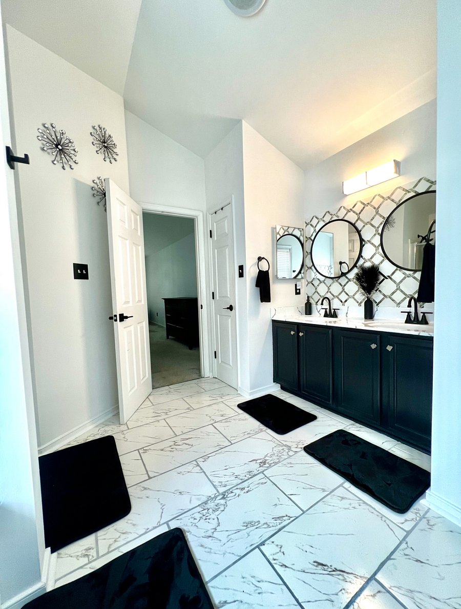 Primary Full bathroom 1