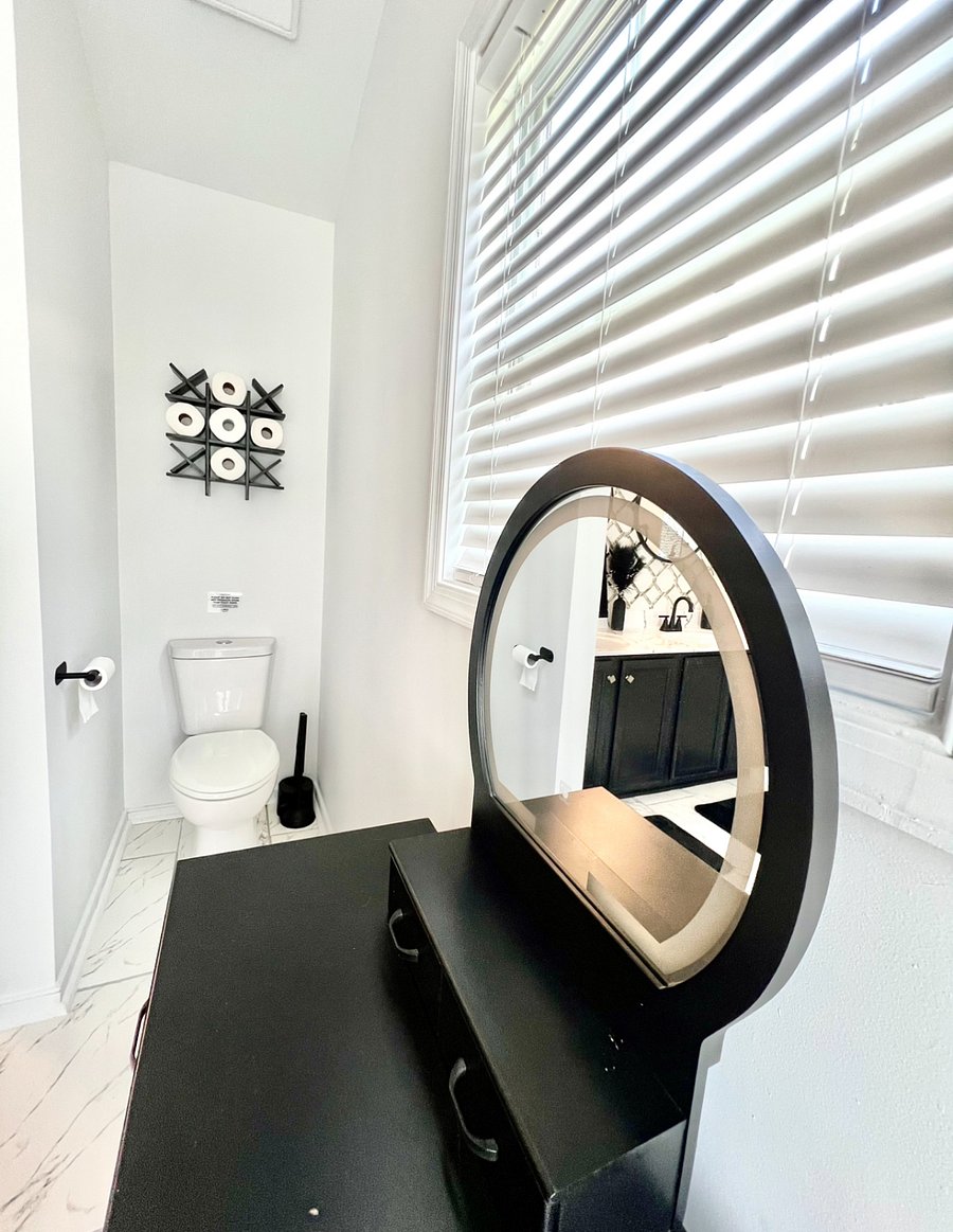 Primary Full bathroom 1