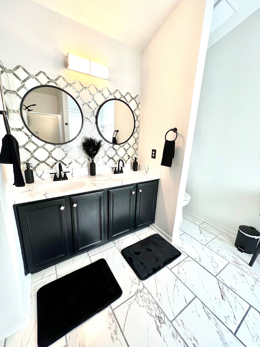 Primary Full bathroom 1 - attached to Primary bedroom 1 for privacy