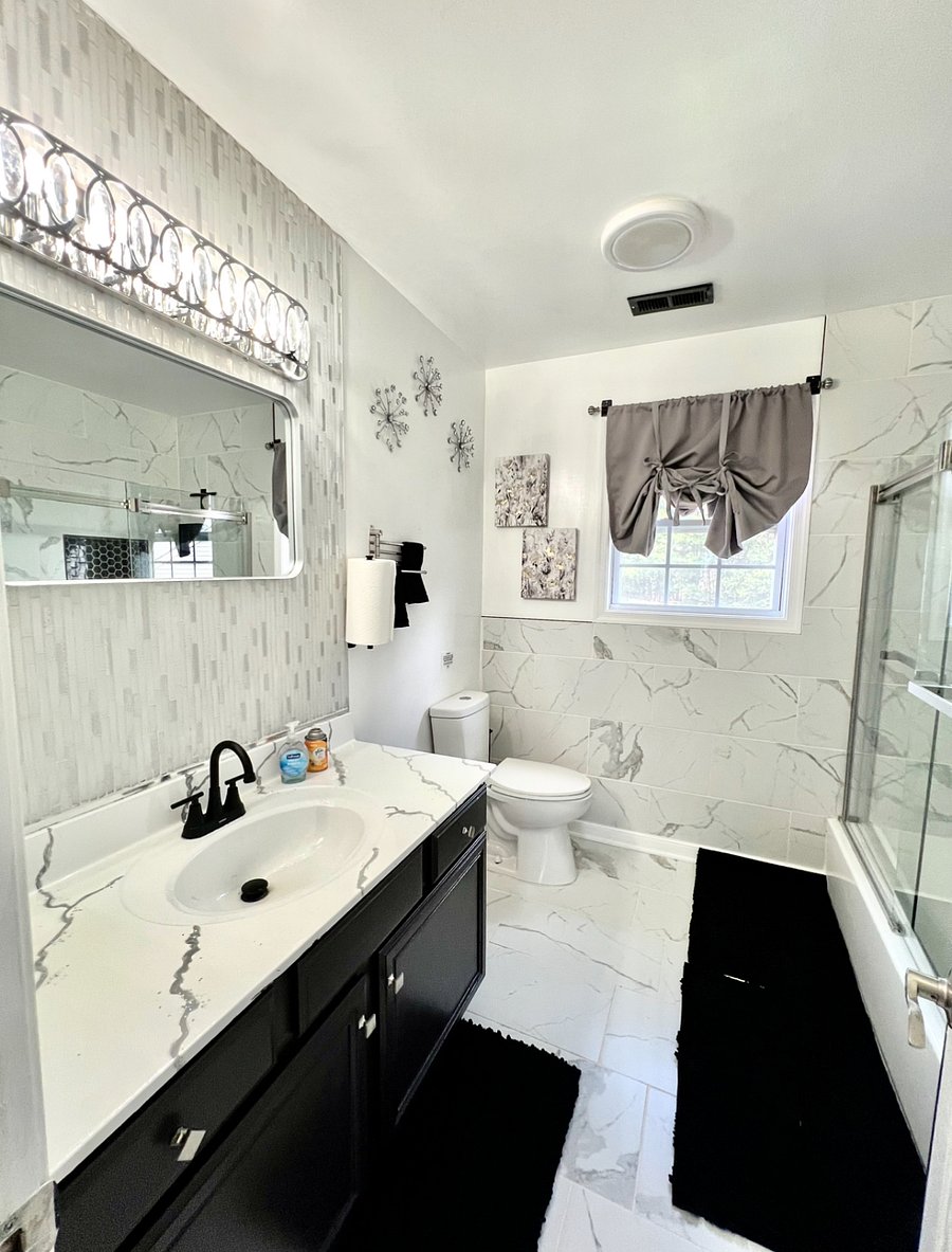 Secondary Full bathroom. Suitable for bedrooms 2-4 to use. Upstairs 