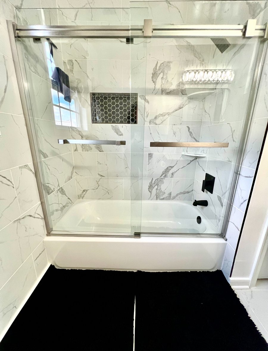 Secondary Full bathroom. Suitable for bedrooms 2-4 to use. Upstairs 