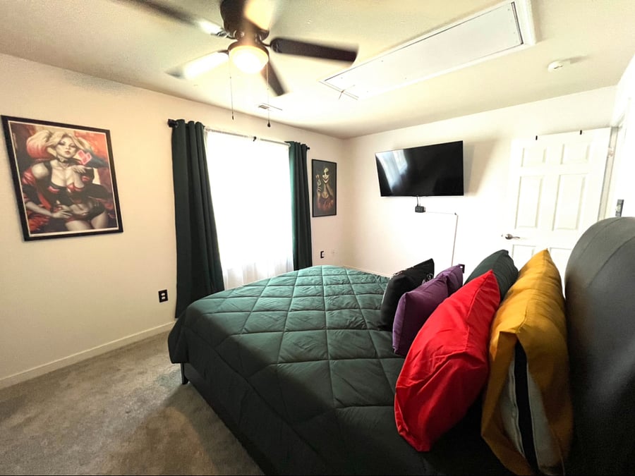 Bedroom 2 - Queen size bed 