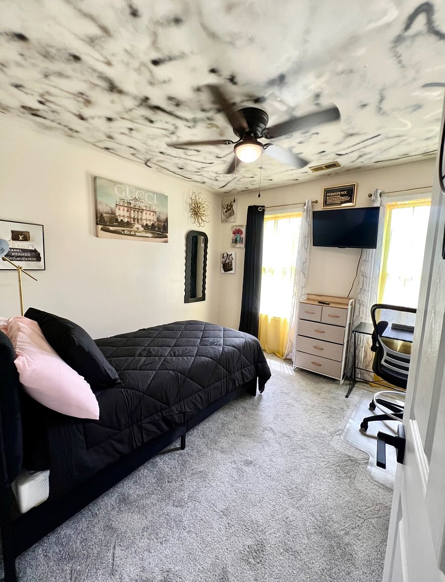 Bedroom 3 - Twin size bed & desk 