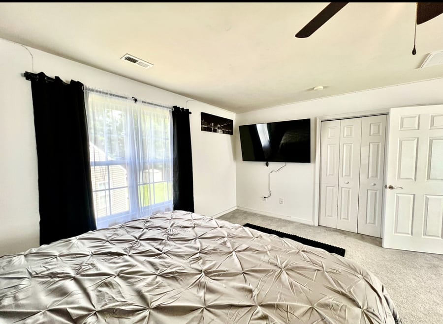 Bedroom 4 - California King bed