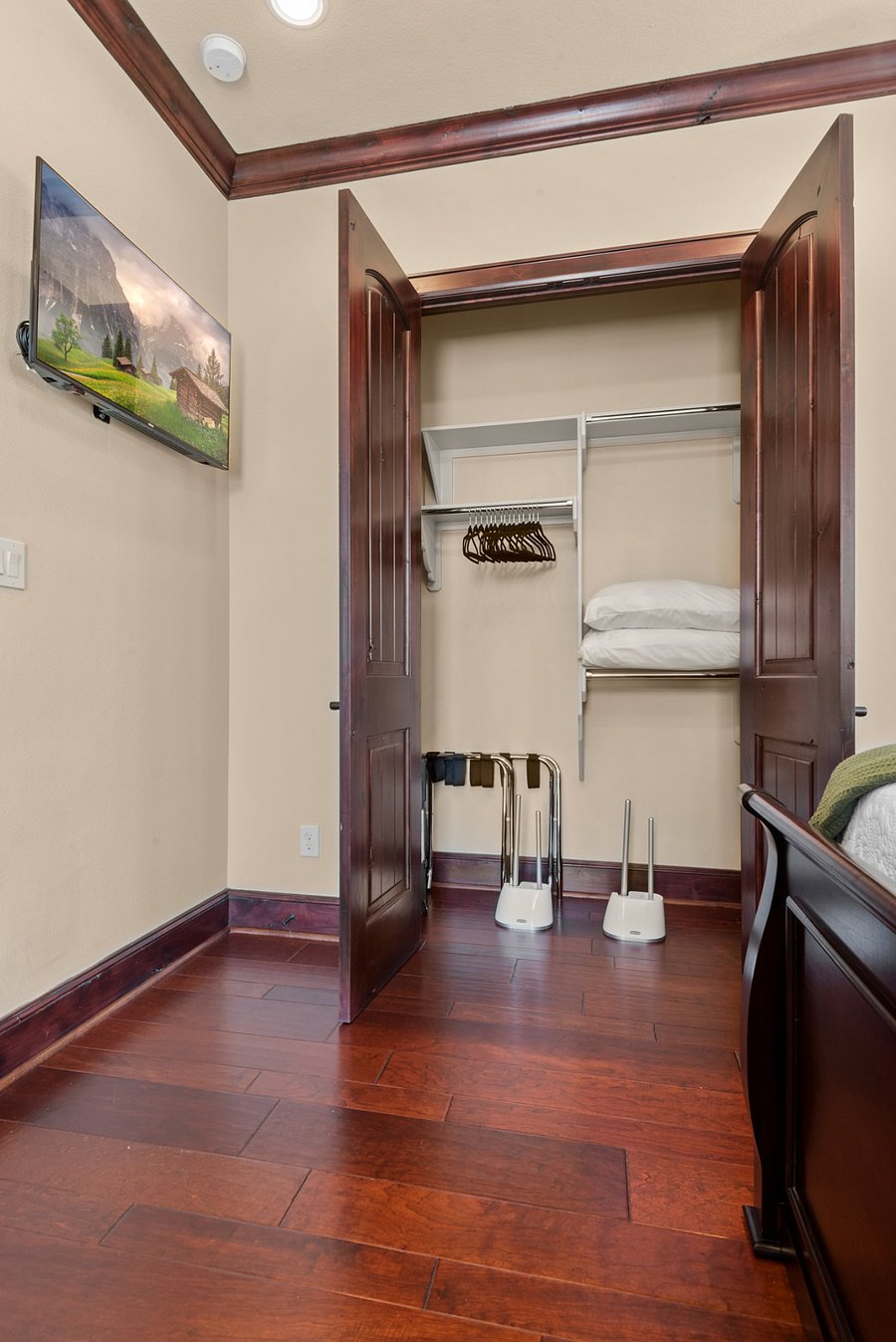 Furnished Finder property 881370_1 photo 36
