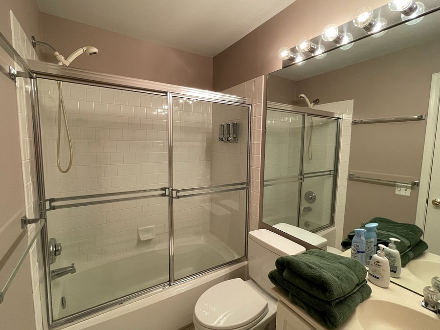 Private en-suite bathroom with shower and tub