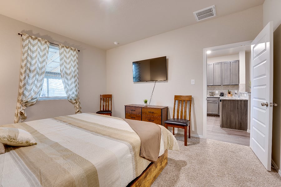 Master bedroom in the first floor / memory foam 