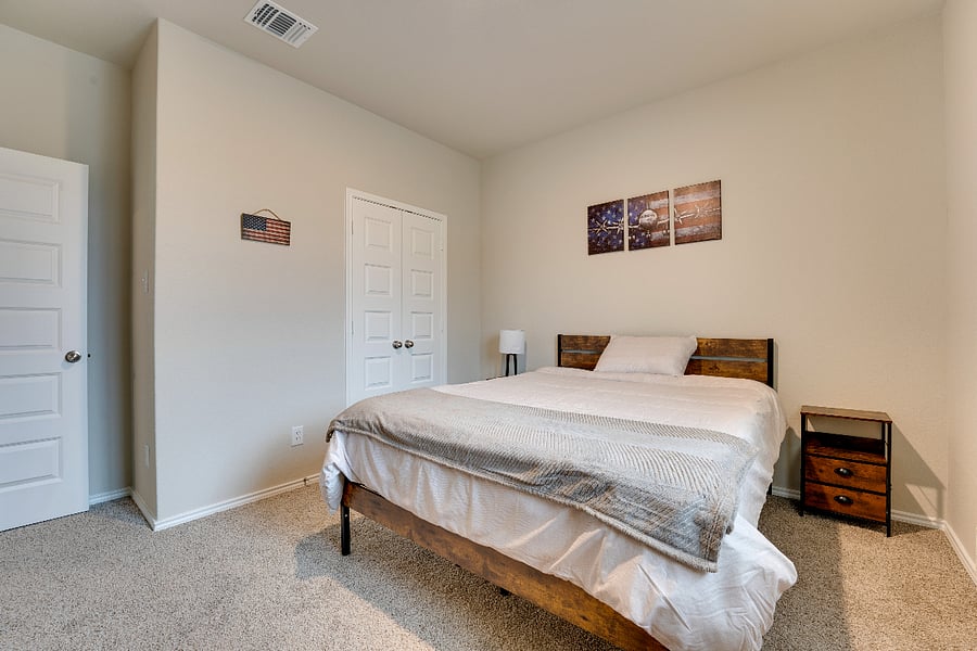 TV in Room / private Closet/ memory foam mattreess extra conformatable