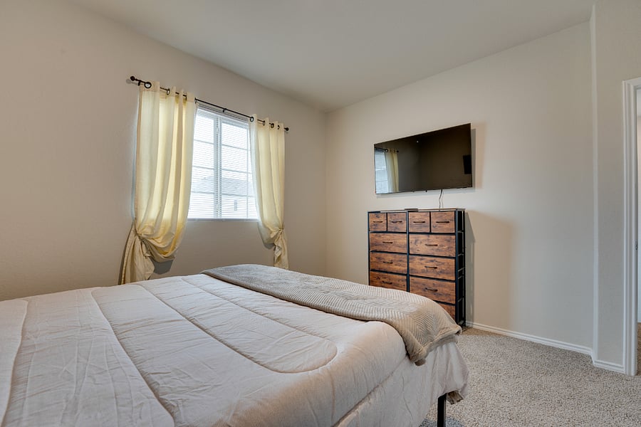 TV in Room / private Closet/ memory foam mattreess extra conformatable