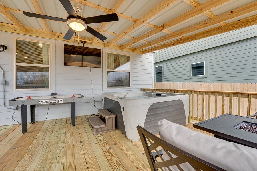 Luxury deck, peaceful perfect for good times with familiy and friends