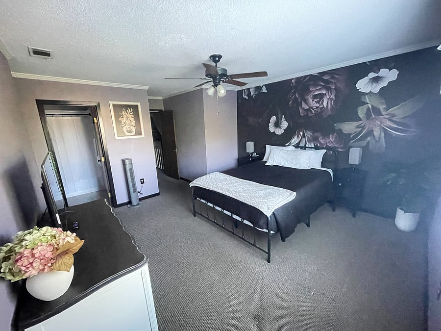 Master Bedroom Queen bed