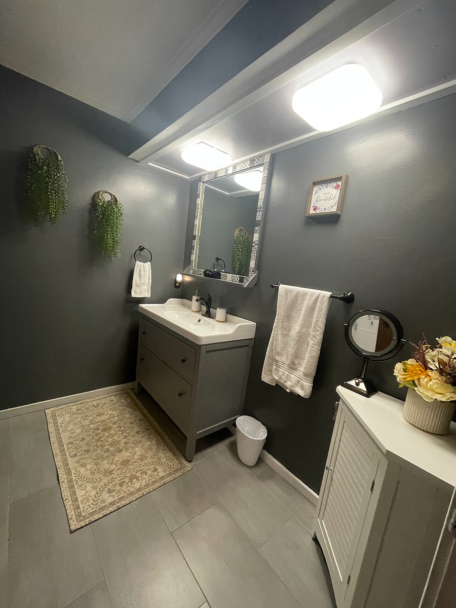 Hallway Full bathroom