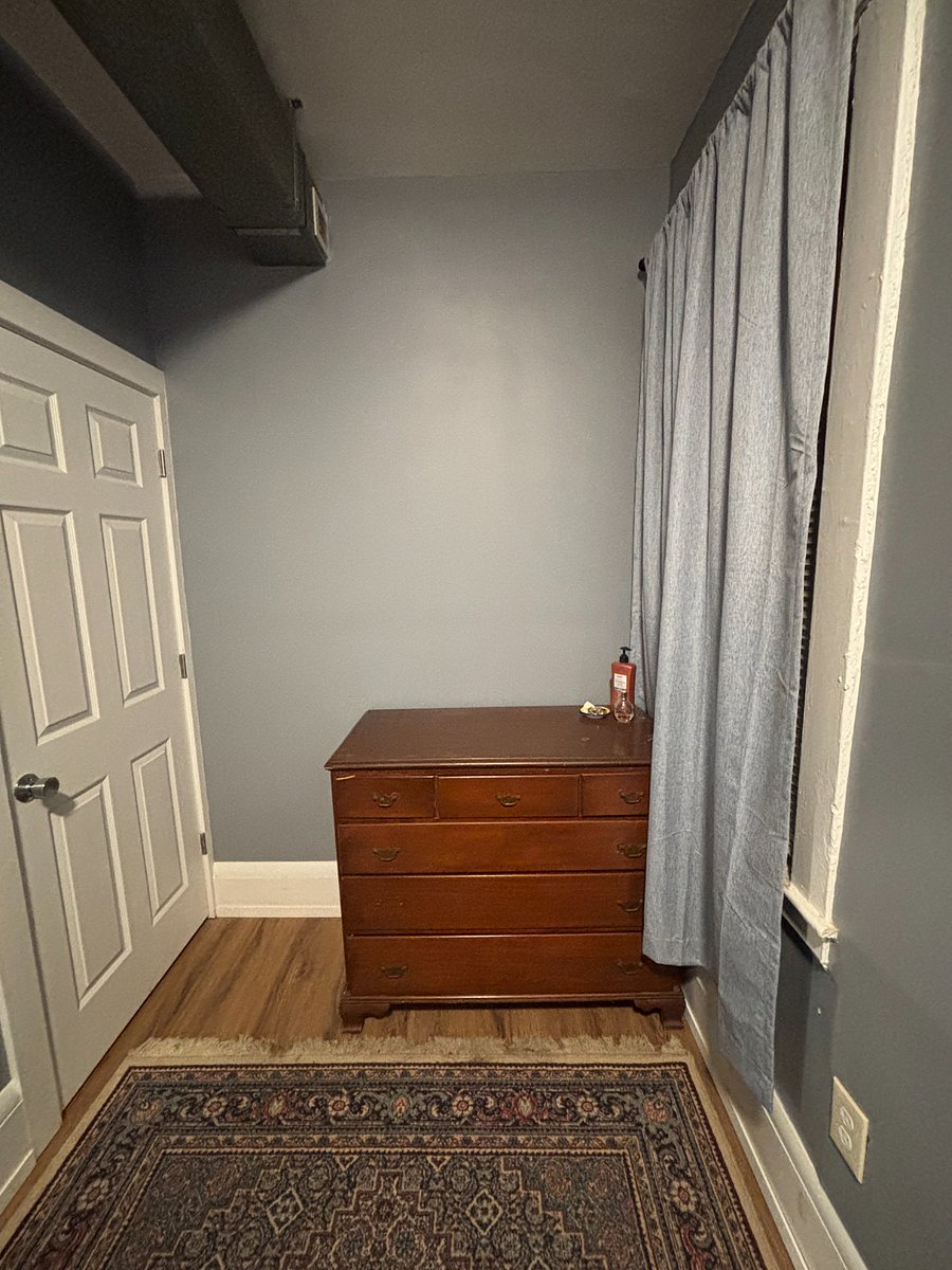 Back of bedroom, from door
