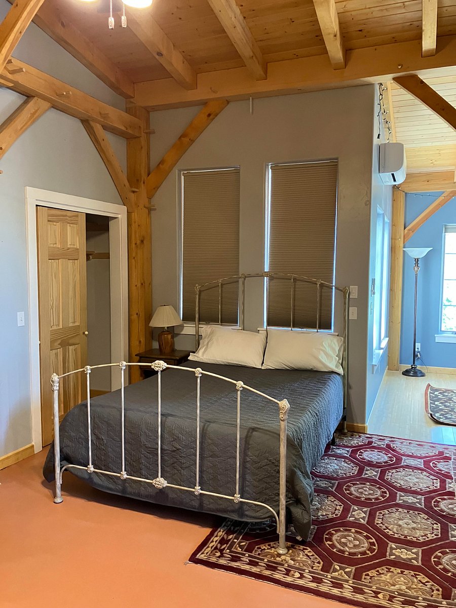 Wrought Iron Queen bed with memory foam mattress