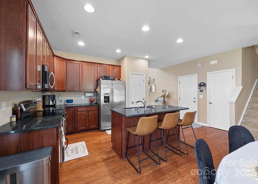Furnished Finder property 881632_1 photo 3