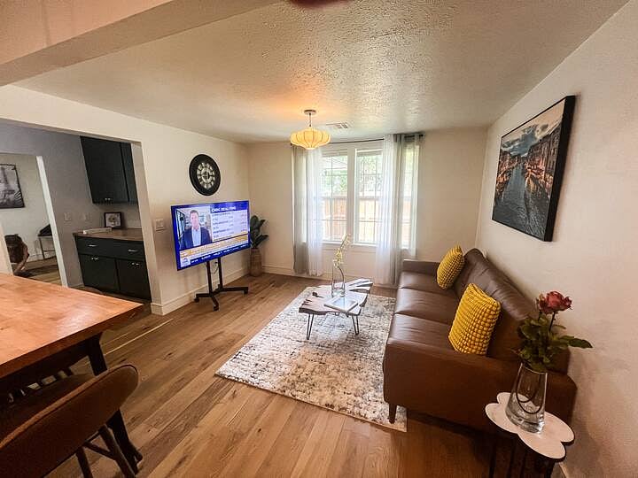 Furnished Finder property 881725_1 photo 3
