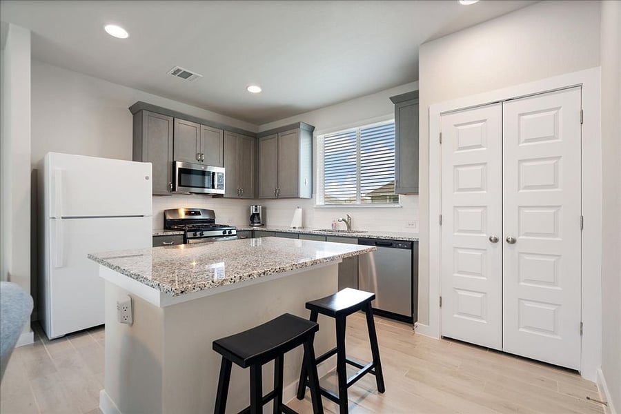 Furnished Finder property 881796_1 photo 6